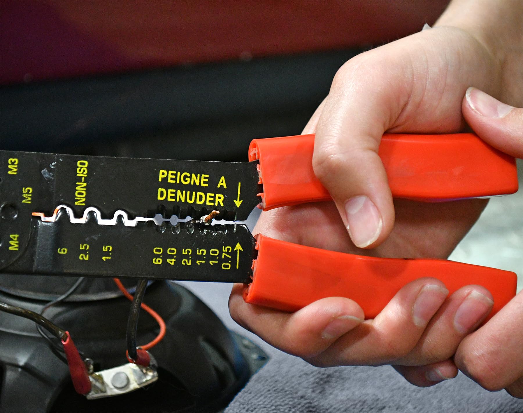 PRECISION STEEL Outillage pince à dénuder sertir couper vis