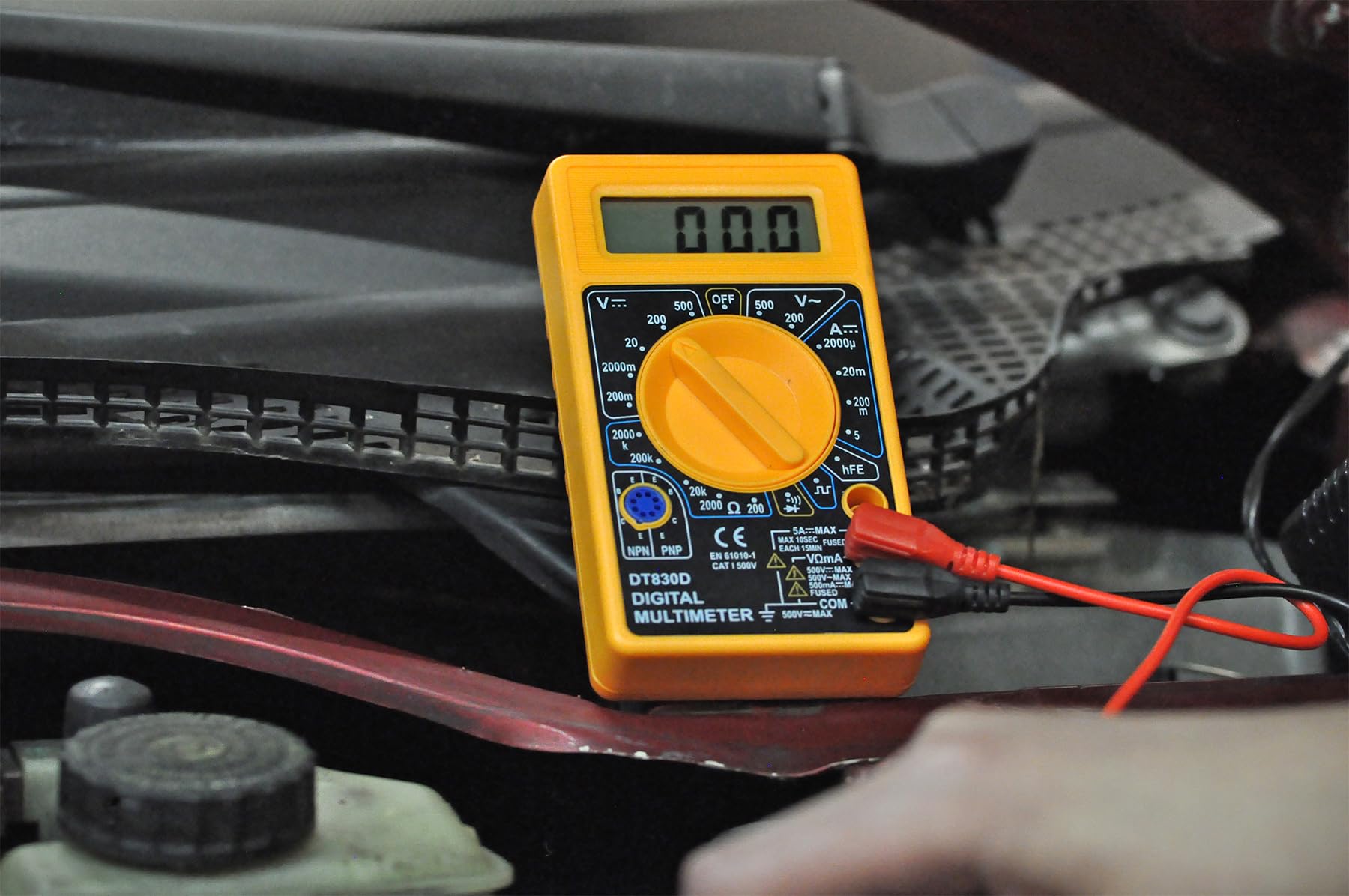 PRECISION STEEL Multimètre digital 500V pile 9V